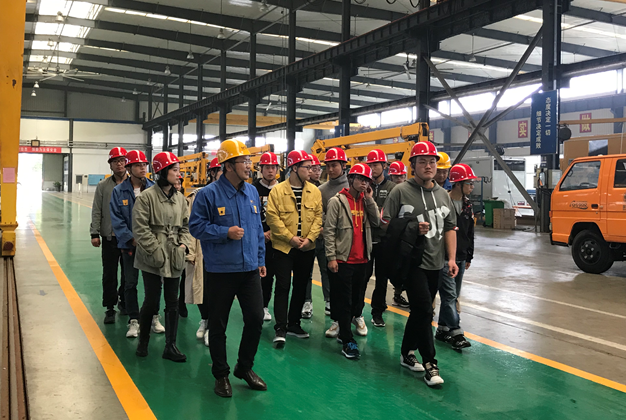 海伦哲集团组织2020届大学生代表进行企业现场交流  